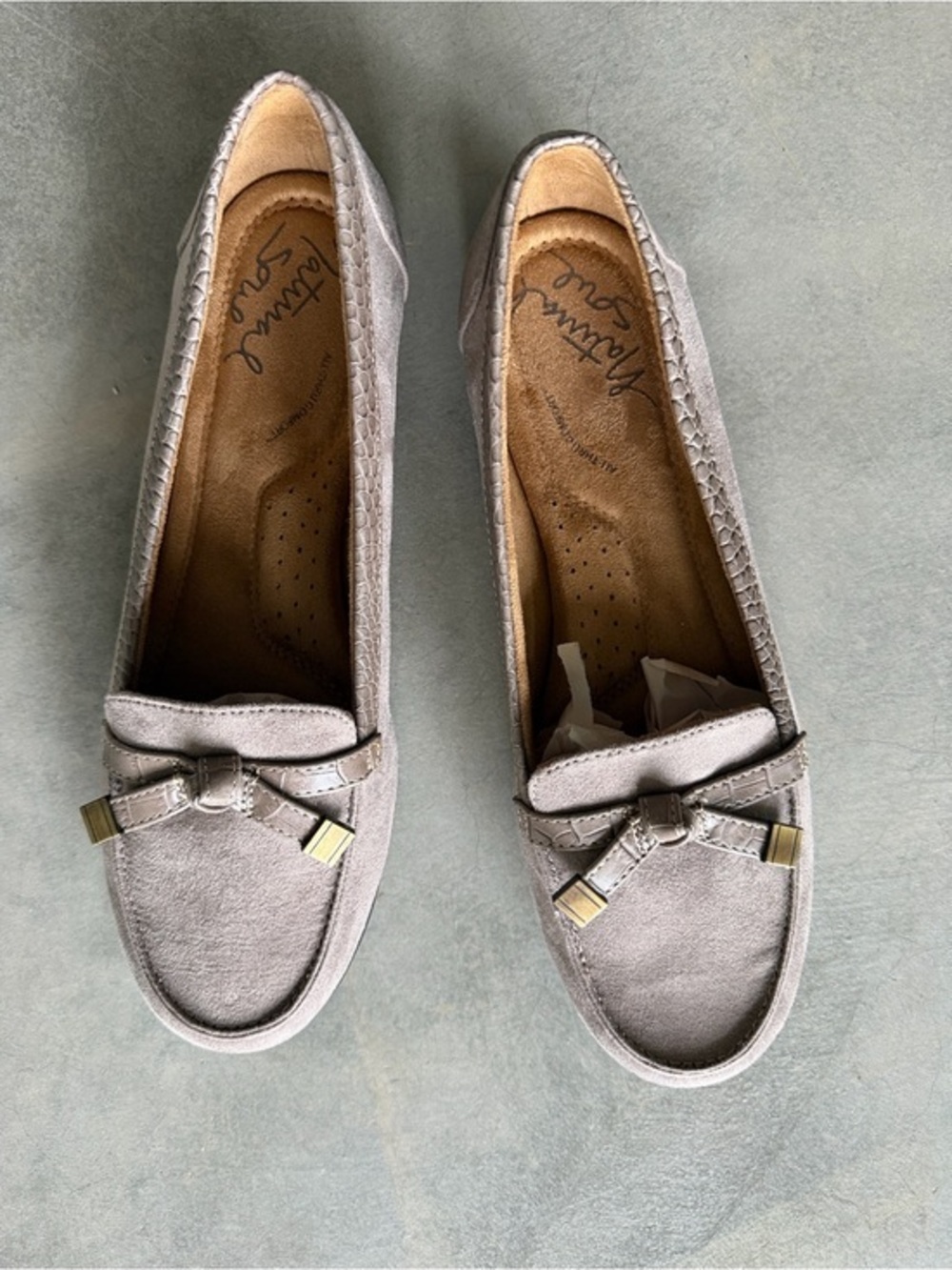 Natural Soul Classic Women's Suede Loafer in Light Taupe size 9